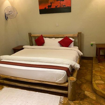 Afro Smile Hotel And Guest House-Джинджа Екстериор снимка
