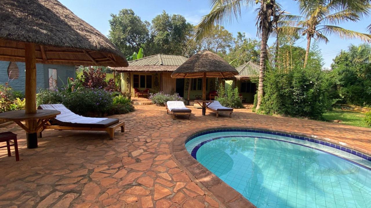 Afro Smile Hotel And Guest House-Джинджа Екстериор снимка