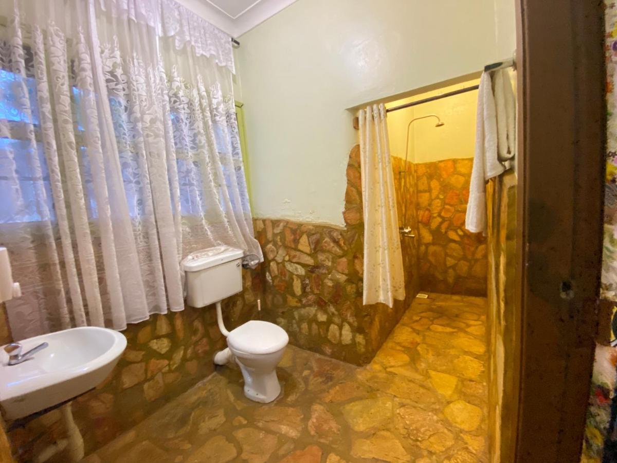 Afro Smile Hotel And Guest House-Джинджа Екстериор снимка