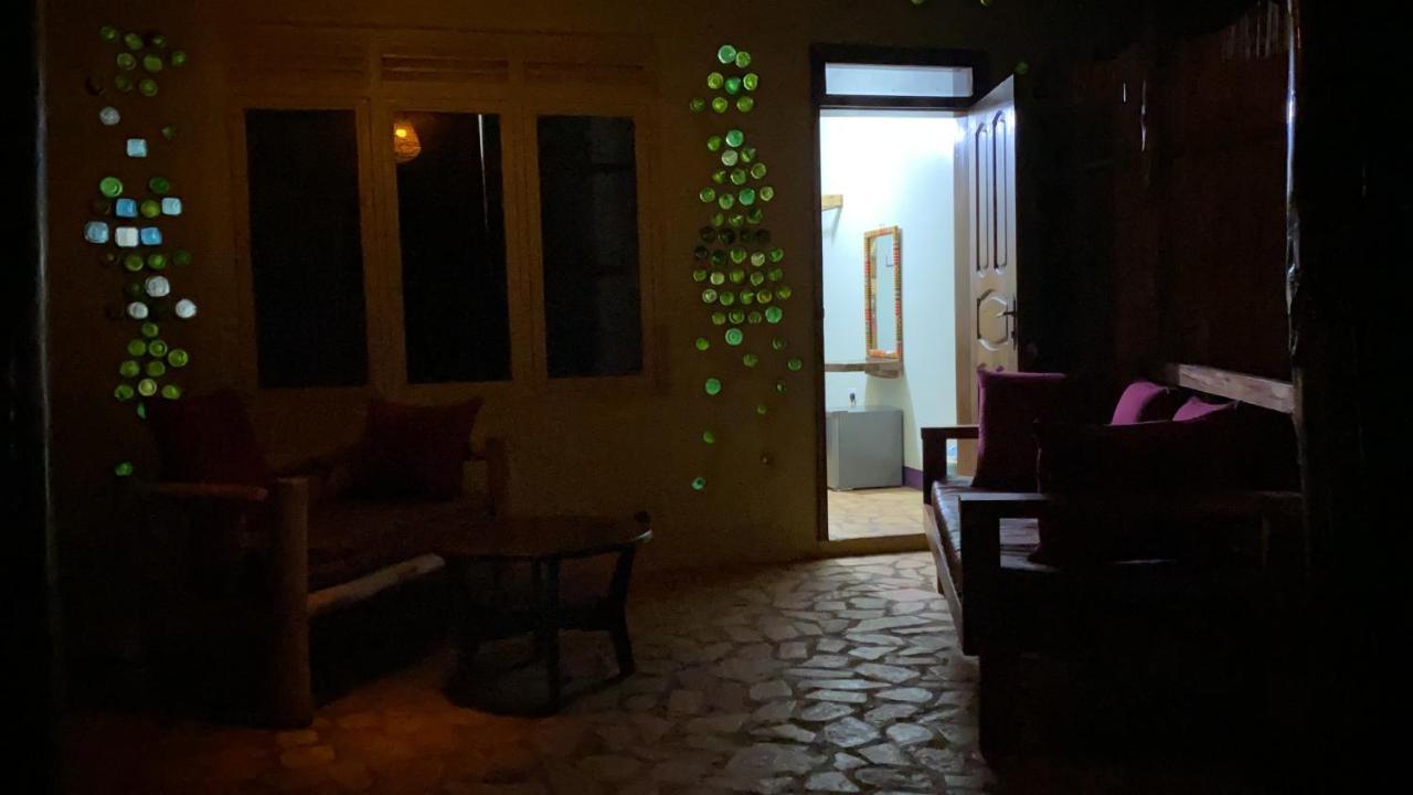 Afro Smile Hotel And Guest House-Джинджа Екстериор снимка