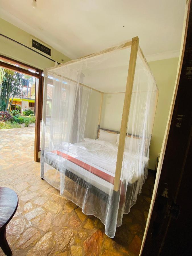 Afro Smile Hotel And Guest House-Джинджа Екстериор снимка