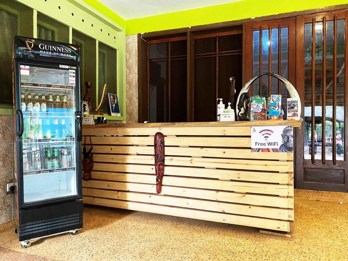 Afro Smile Hotel And Guest House-Джинджа Екстериор снимка