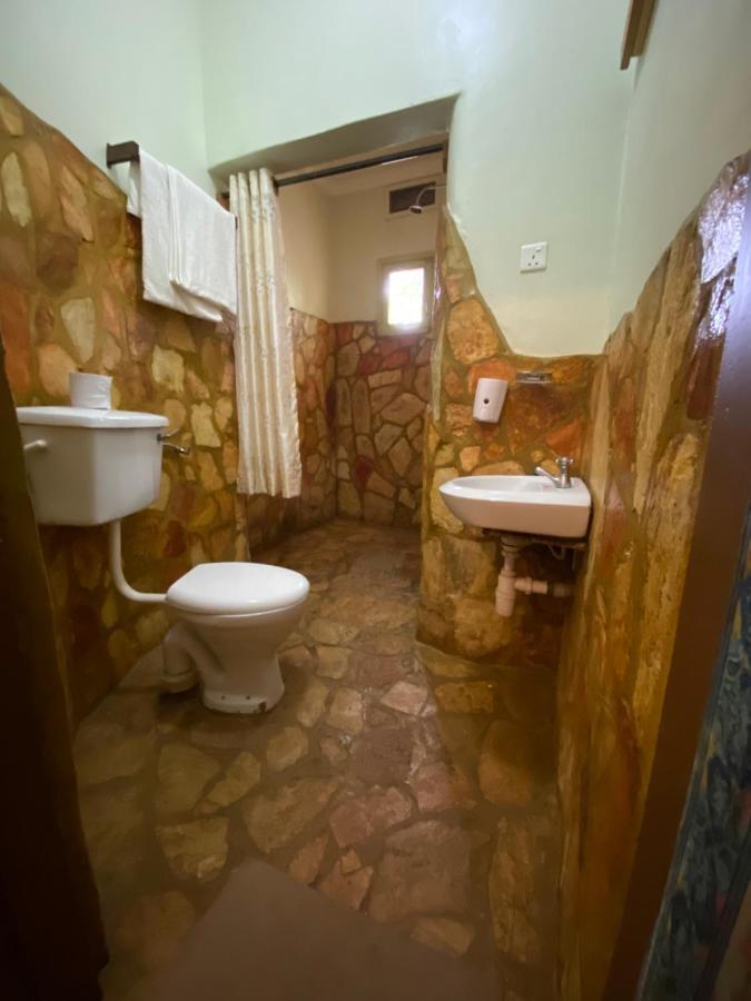 Afro Smile Hotel And Guest House-Джинджа Екстериор снимка