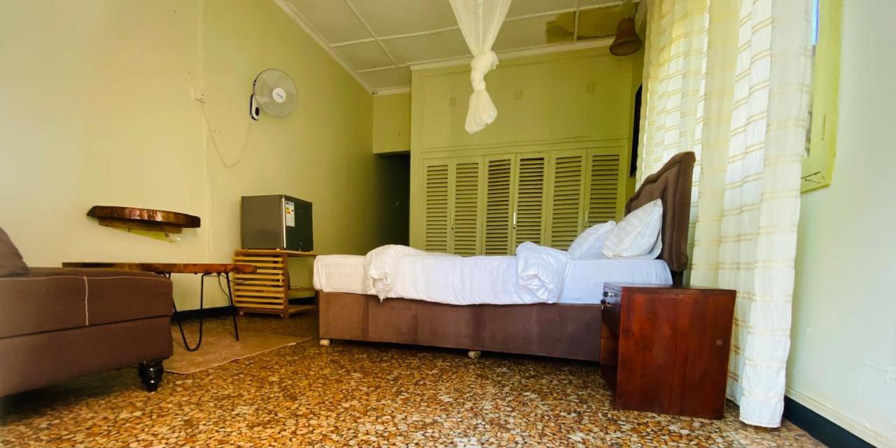 Afro Smile Hotel And Guest House-Джинджа Екстериор снимка