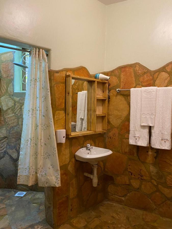 Afro Smile Hotel And Guest House-Джинджа Екстериор снимка