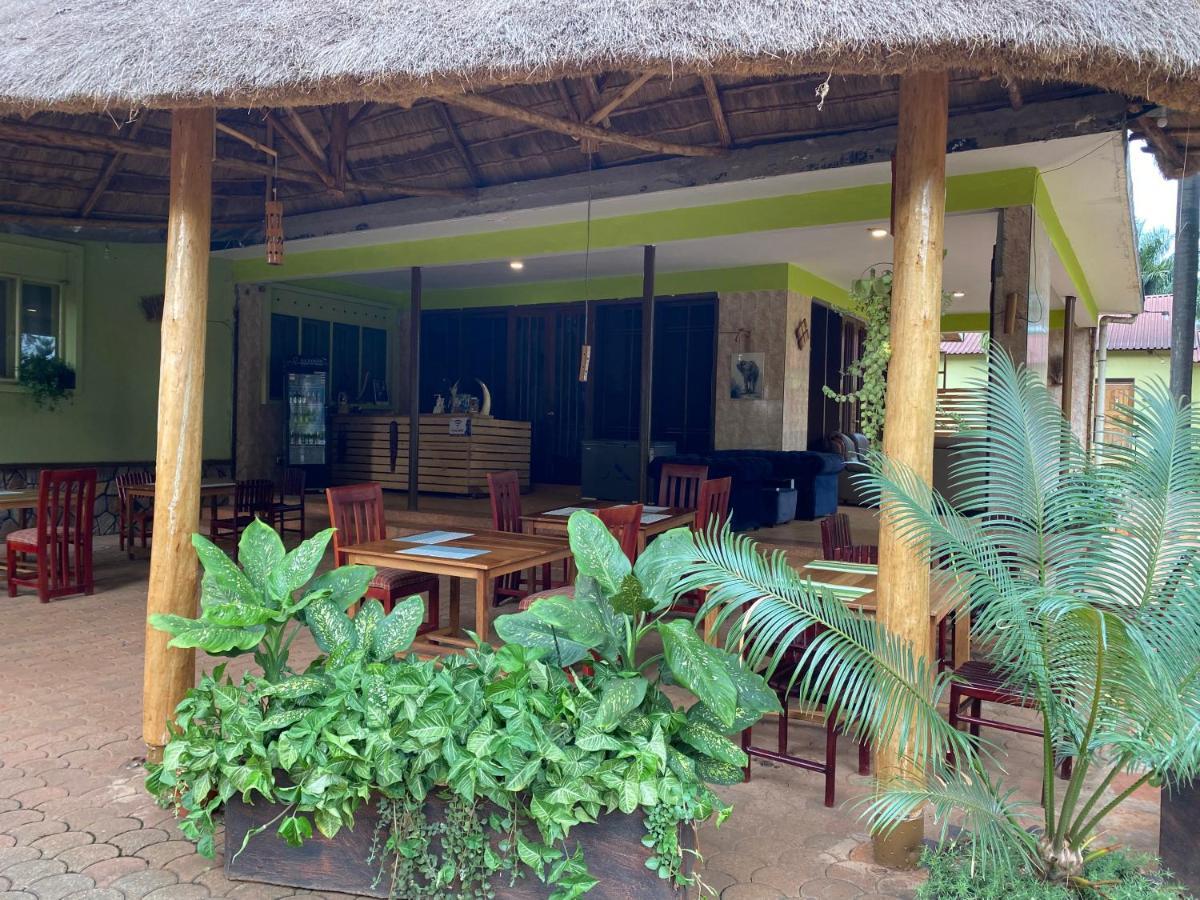 Afro Smile Hotel And Guest House-Джинджа Екстериор снимка