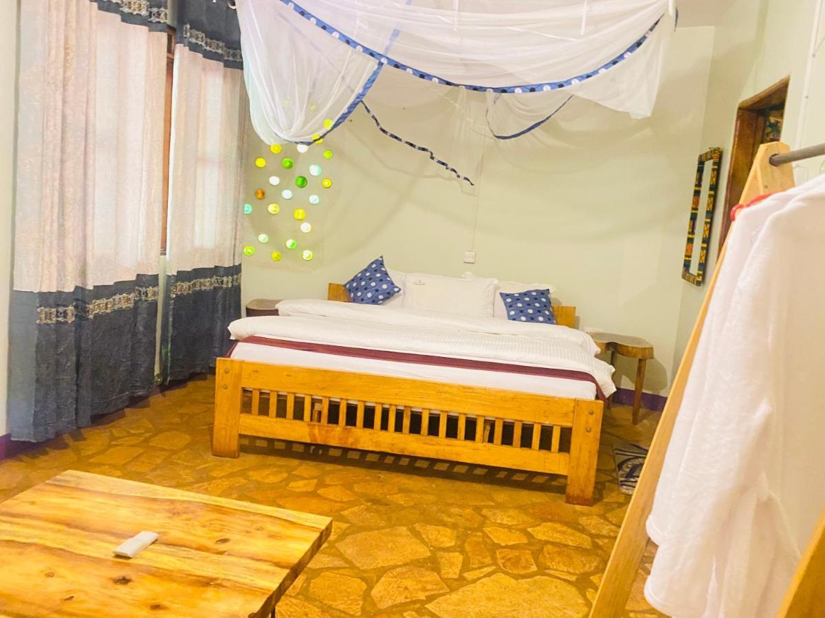 Afro Smile Hotel And Guest House-Джинджа Екстериор снимка