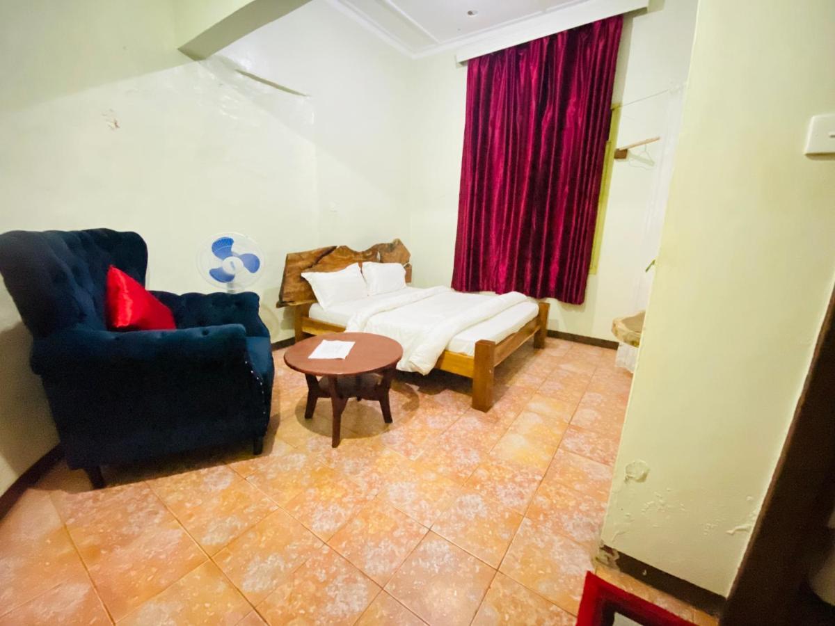 Afro Smile Hotel And Guest House-Джинджа Екстериор снимка