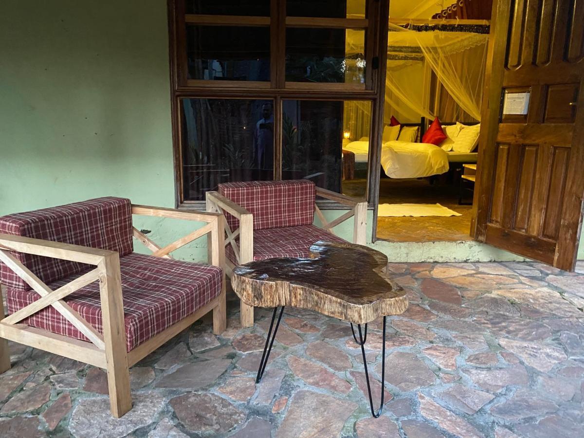 Afro Smile Hotel And Guest House-Джинджа Екстериор снимка