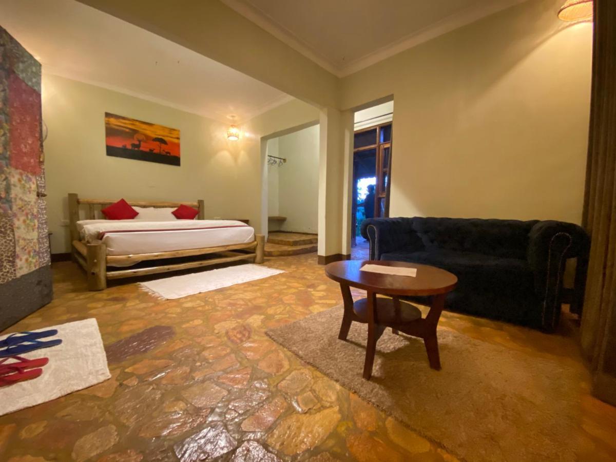 Afro Smile Hotel And Guest House-Джинджа Екстериор снимка