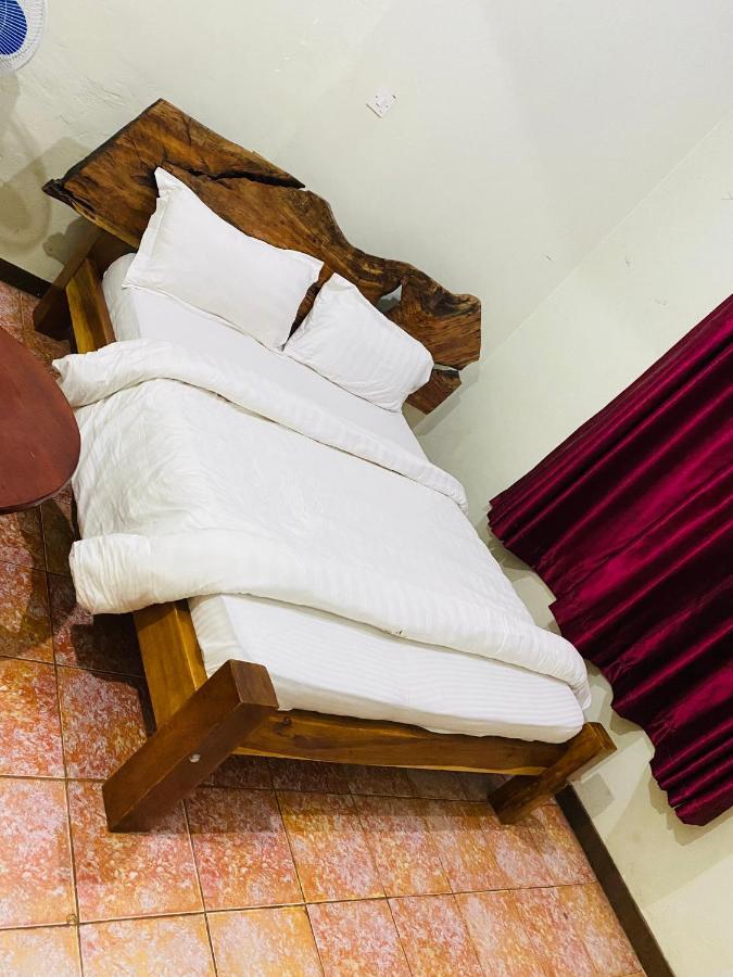 Afro Smile Hotel And Guest House-Джинджа Екстериор снимка