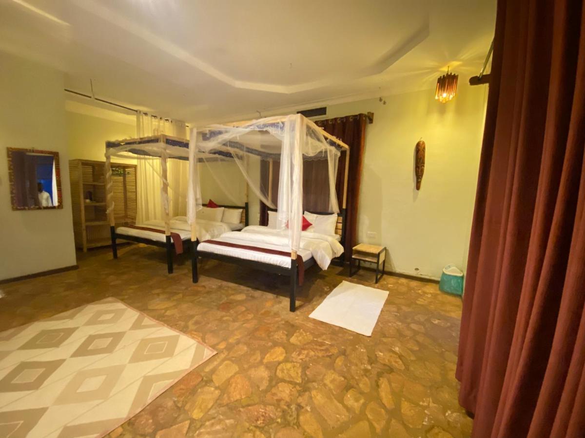 Afro Smile Hotel And Guest House-Джинджа Екстериор снимка